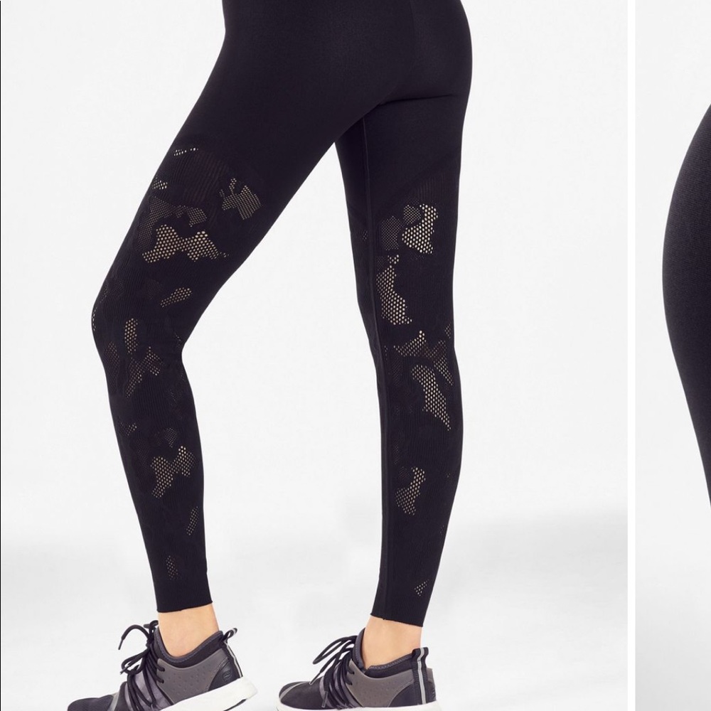 High waist Sculptknit Camo leggings!